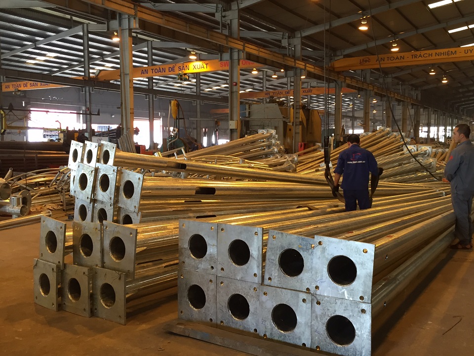 Hot Dip Galvanized Steel Lighting Pole Production